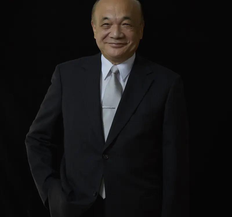 “我走啦，你们都是大人了，别再哭了”，许绍雄这句戏中台词，如今听来格外戳心。10