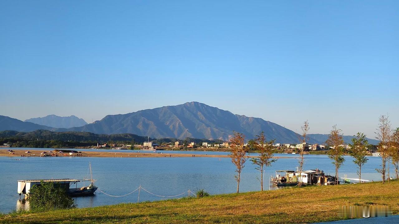 三十几岁人，挺失败的，妈妈生日，我没有钱，虽然妈妈不会要我的钱，但失败到连车费都