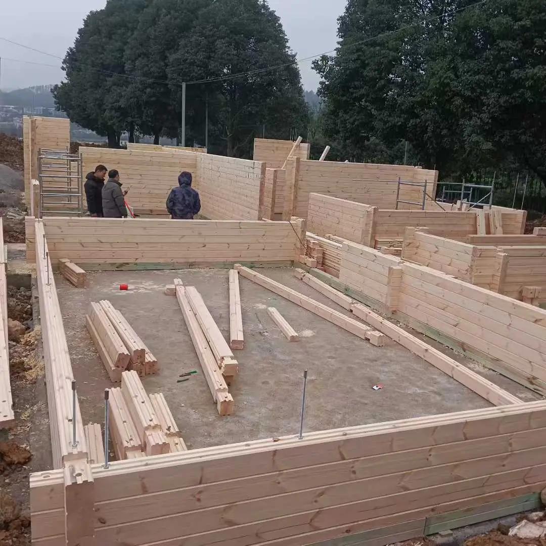 重型木屋搭建。重型木屋搭建核心是实木梁柱结构 + 榫卯 / 金属连接件固定，主打