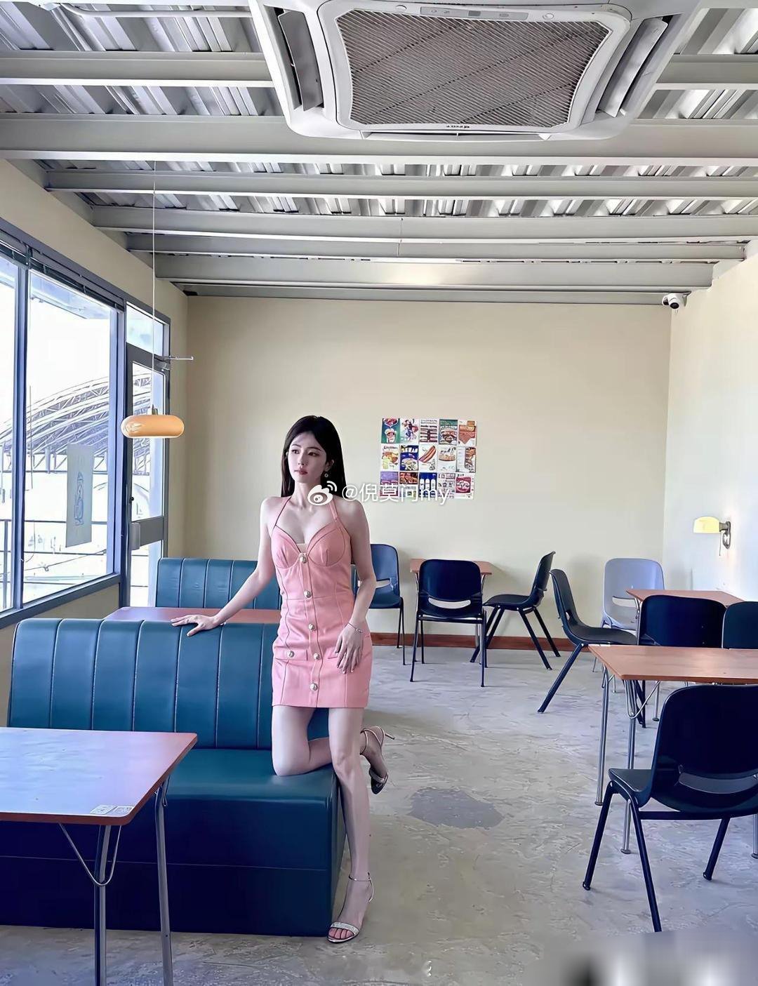 白鹿真的挺白的，想不到身材比模特还好 