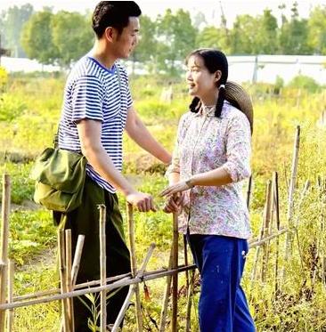 2013年，61岁的知青刘宝华回到米脂县，看望初恋女友马凤兰，他惊讶地发现，凤兰