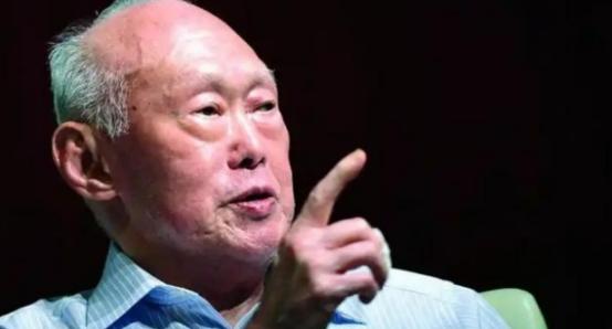 新加坡这个国家，再从李光耀开始就养成了一个非常不好的习惯，那就是这么一个500平