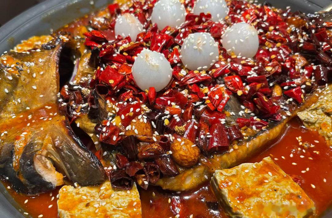 恋爱 中午去吃我最爱的烤鱼啦吃饱饱去超市买了下周的蔬菜水果短哥左手一大兜右手一大