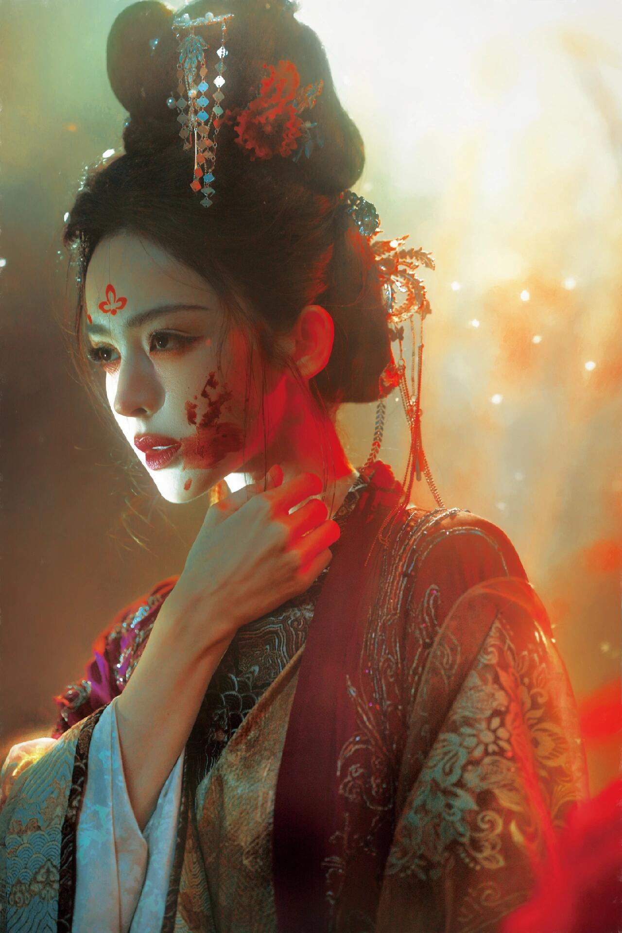 古力娜扎紫金染血，红妆带刃！ 