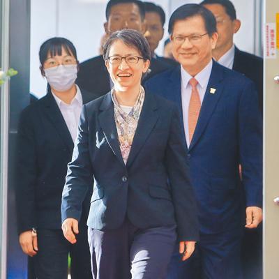 [太阳]萧美琴结束意大利行程返台，华航班机为何宁可绕到海南岛以南、公开航迹中途又