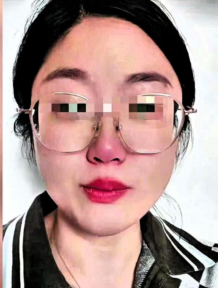 山东一女子被丈夫锁在屋里整整三天，没吃没喝，邻居听见哭声报了警。民警破门进入后，