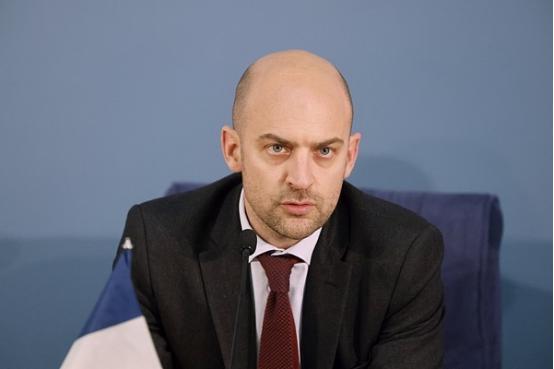 法国外长突然紧急赶往黎巴嫩，隔天接着又直奔以色列，拼尽全力只为一件事。
 
20