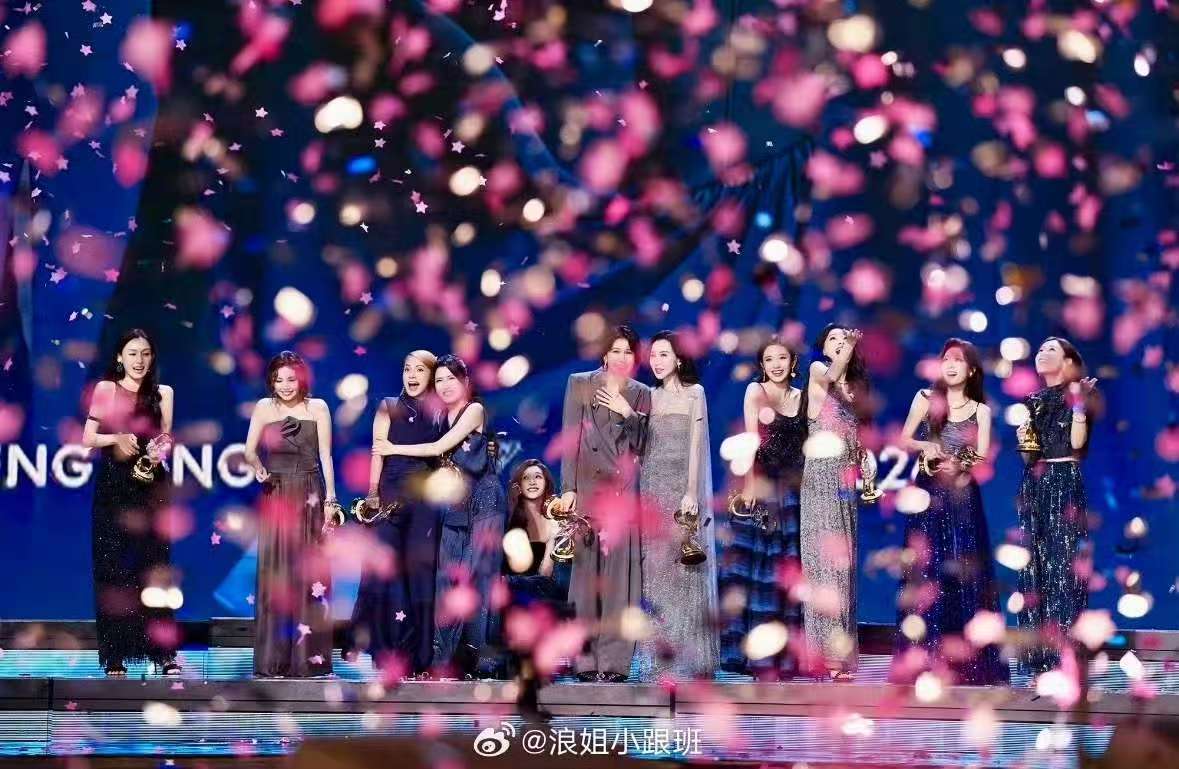 浪7神图浪姐神图 花瓣雨下各色美丽的姐姐们 