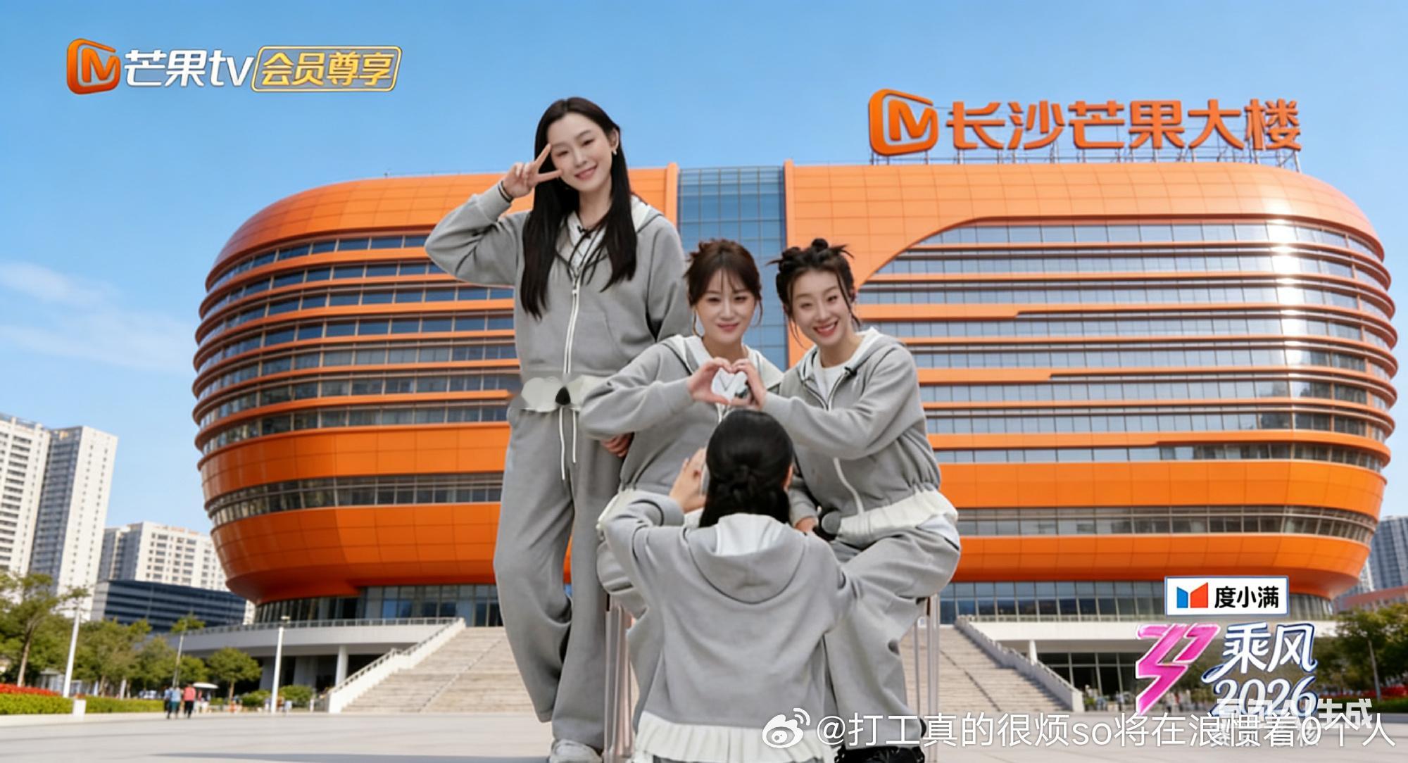 范玮琪当然唱得不行，京剧姐唱京剧都开口都比她强多了，叶一茜初舞台说白了就是知道她