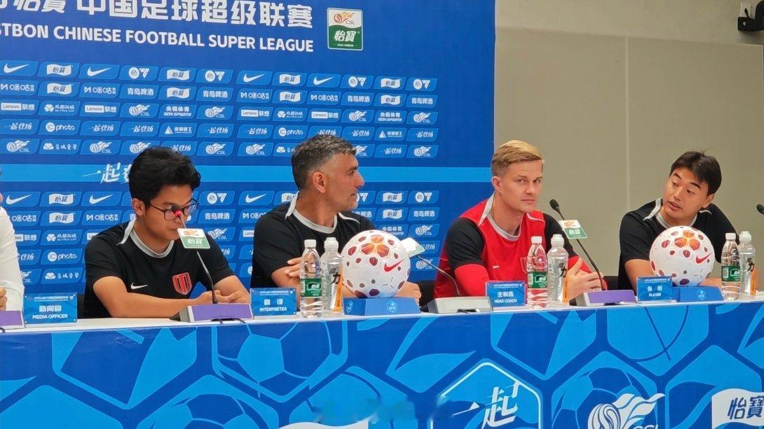 成都蓉城发布会：韦世豪解禁复出、罗慕洛上轮小的伤病已参加合练、胡荷韬没有入选国家