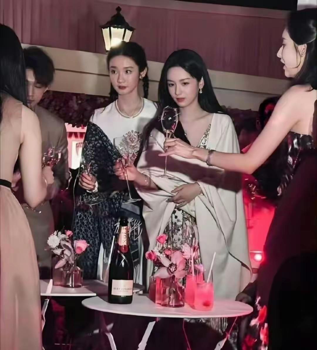 这么一看，也算是理解了霸总为什么能一眼认出来女主了 