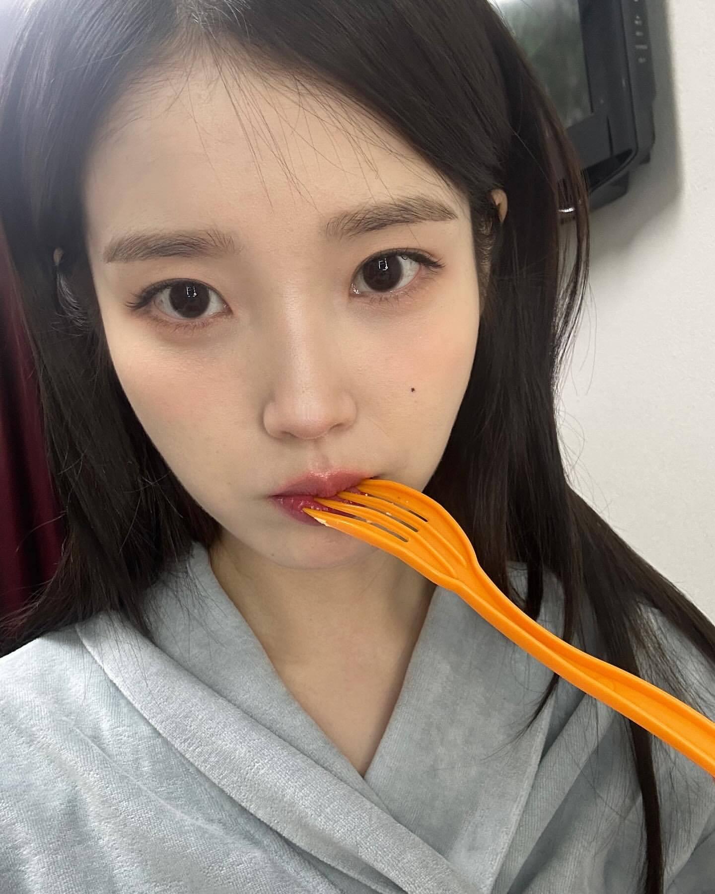 IU ins更新💜 ​​​