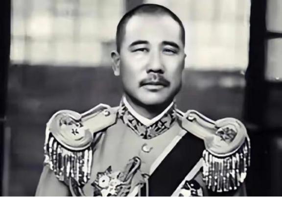 1926年，剥皮将军张宗昌终于如愿以偿，霸占了美人陈佩瑜。新婚之夜，张宗昌下令把