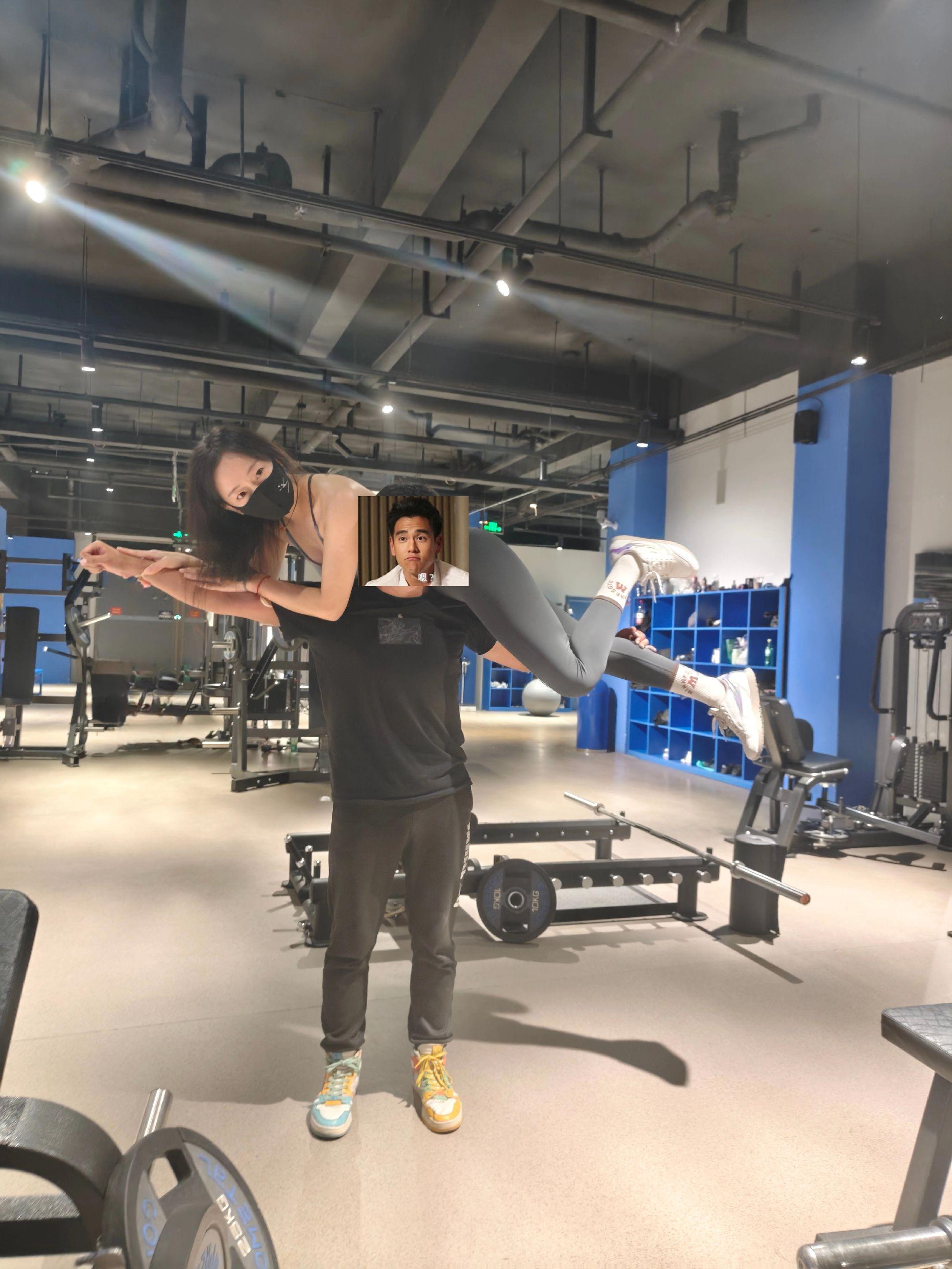 “彭于晏肩上的睡美人替姐妹们试过了”