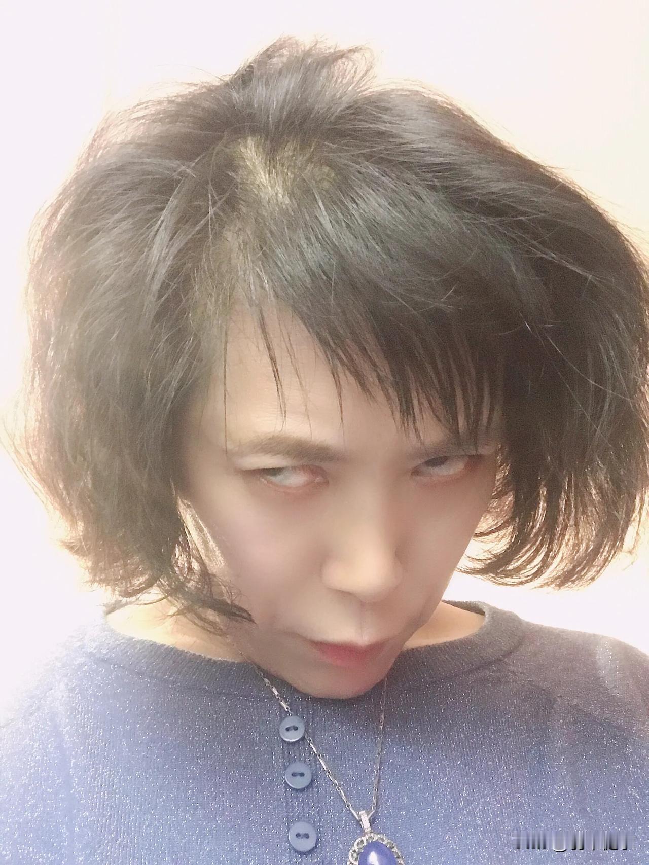 请问一下各位朋友，如果您乘坐火车，邻座的乘客一直在声音不大不小的刷视频，并且很是