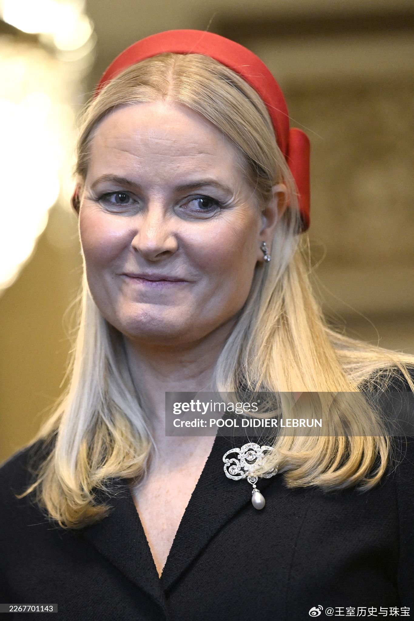 昨天，“抱病请假”中的挪威王储妃梅特还是出来露面接待了前来国事访问的比利时国王夫