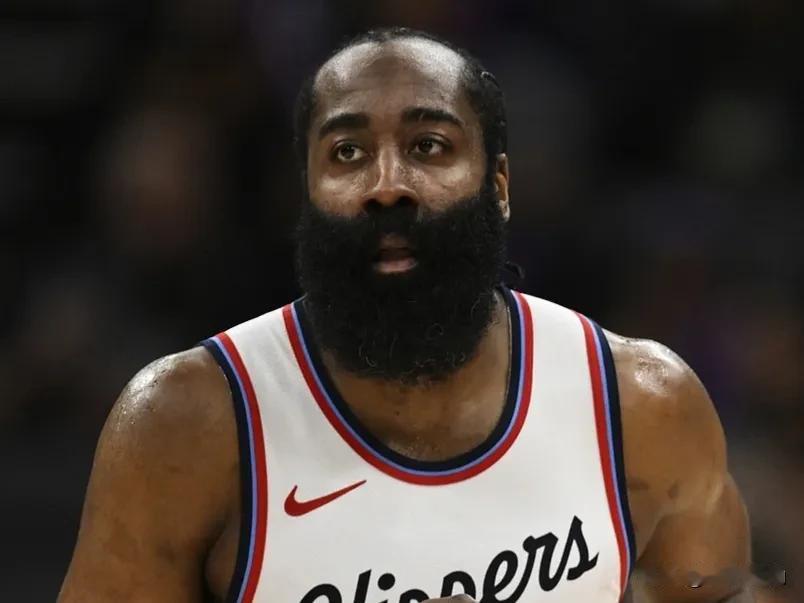 哈登被黑最开始是因为碰瓷打法，因为他吃透了联盟的判罚尺度，个人数据一度看起来非常