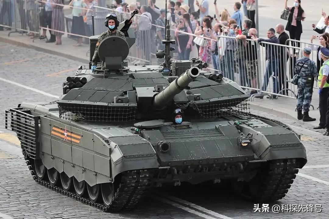 正面800mm装甲，顶部仅40mm！T-90M为何躲不过无人机？
 
正面装甲厚