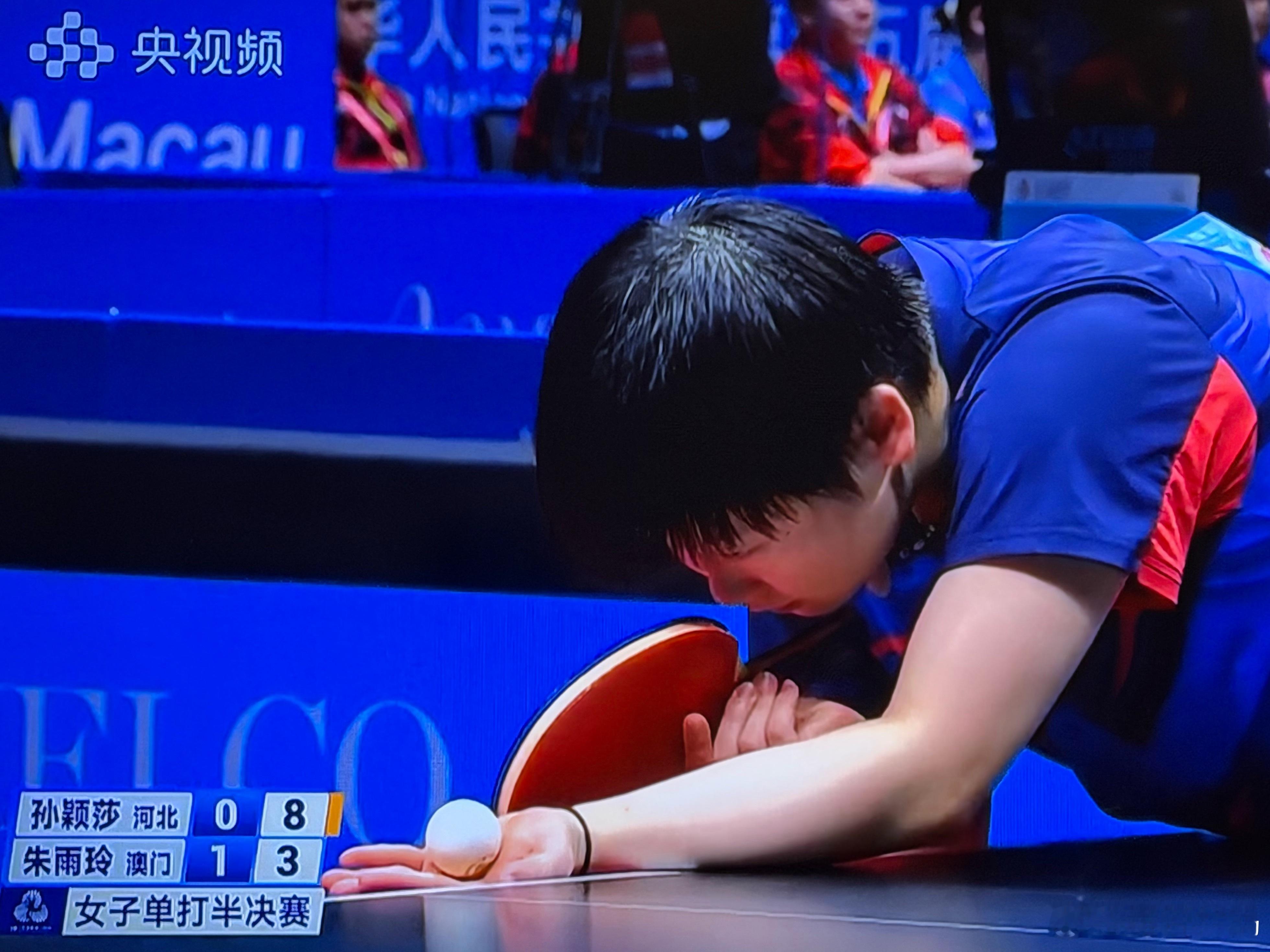 孙颖莎虽然1:0落后，但感觉这局悬念不大，好奇孙颖莎喝的什么饮料