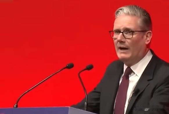英国首相斯塔默:“我站在工薪阶层一边，他们努力工作却收入缩水，为生活成本发愁，只