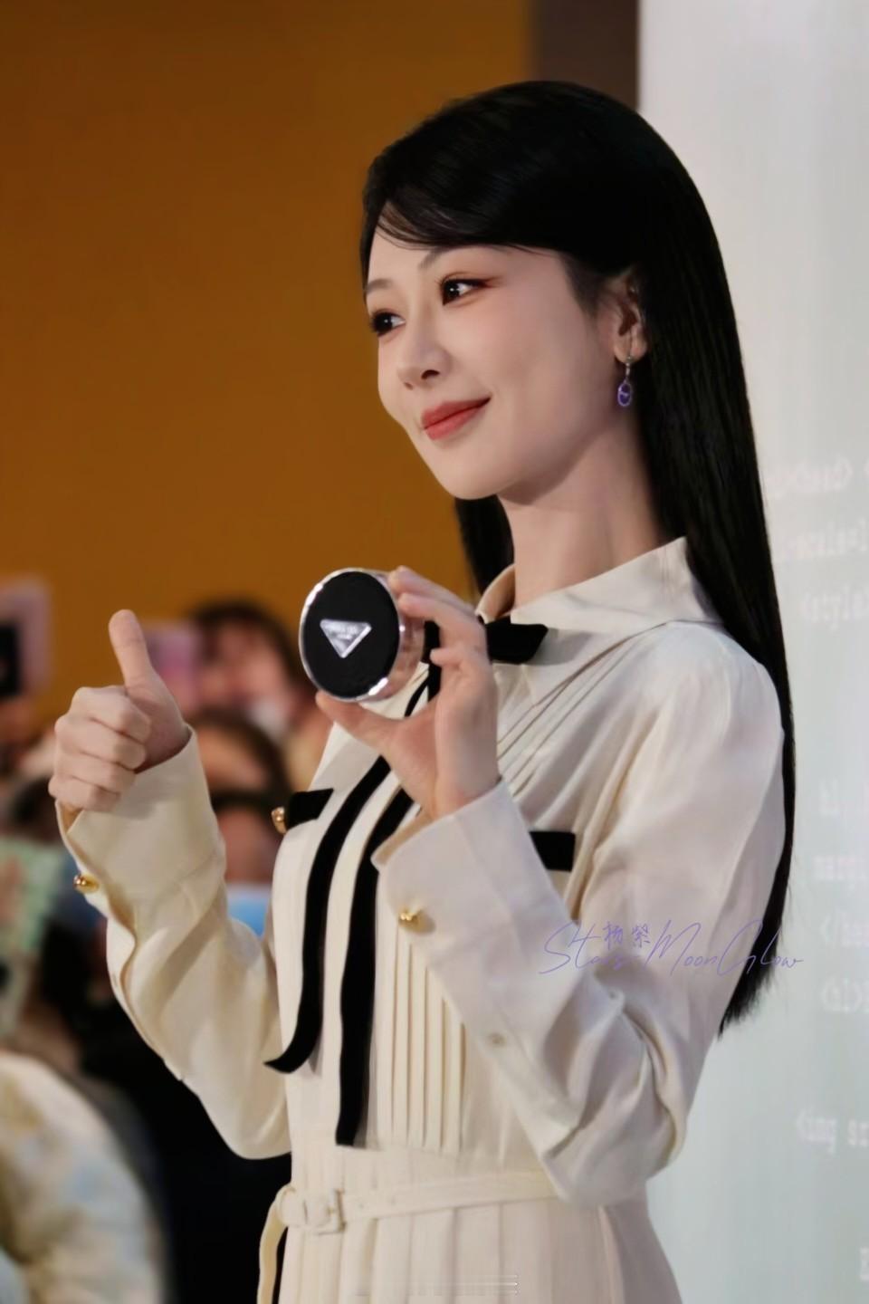 杨紫[超话]杨紫玉兰花开君再来 yz杨紫董竹君 我对着大海许愿 要你一直在我身边