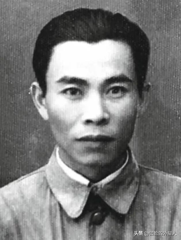 1943年底，陈毅接到通知要去延安开会。从江苏黄花塘到 延安 ，四千里路程，日伪