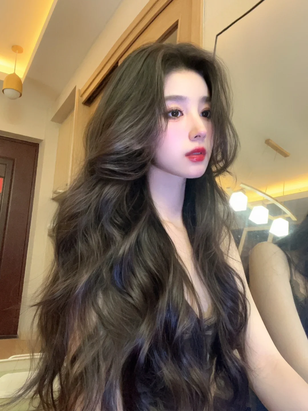 头发是美女氛围感的第一要素