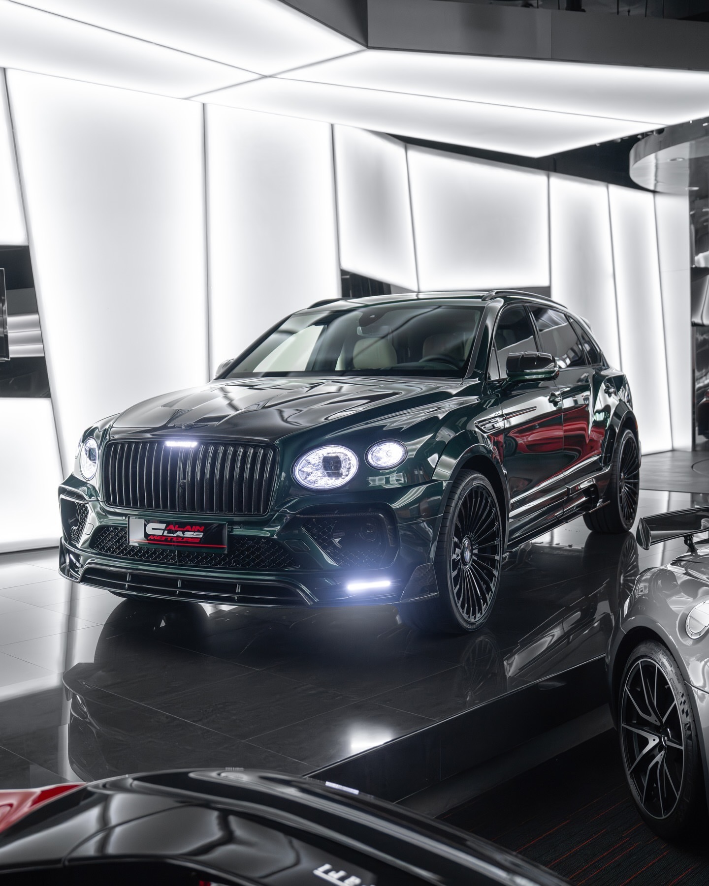 2023款宾利Bentayga EWB由MANSORY打造每一个外面板都经过重新