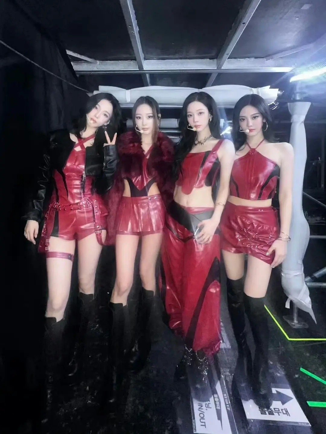 aespa 最新合照 金玟庭和柳智敏身材管理鉴门面 咱还是少吃点甜甜圈吧