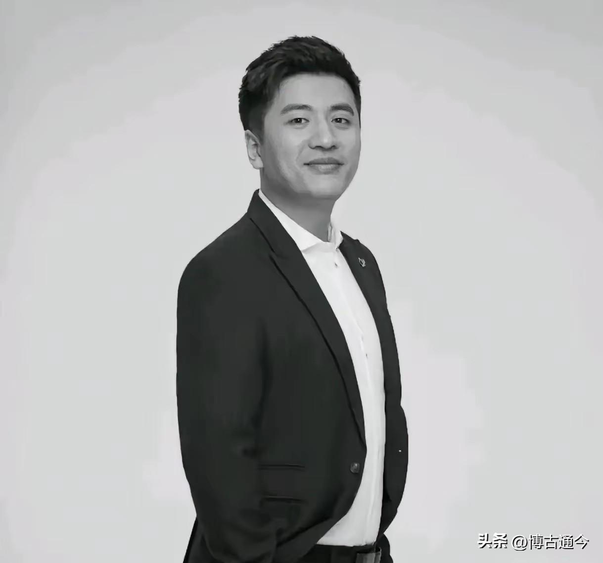 张雪峰离世，恰恰印证了易中天那句话：老百姓不仇富，只仇为富不仁
 
这几天，全网