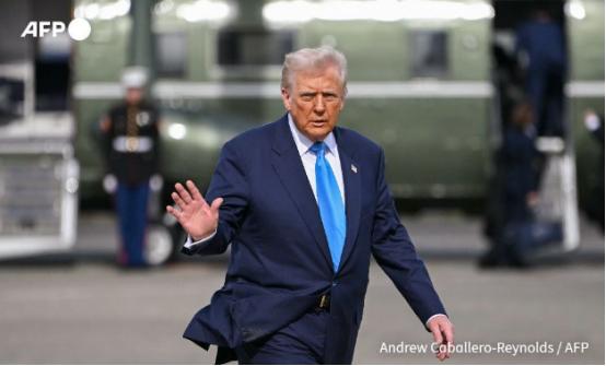 11月2号，特朗普在自己的社交媒体上再次提到了中国，并且重复了之前所提到的G2构