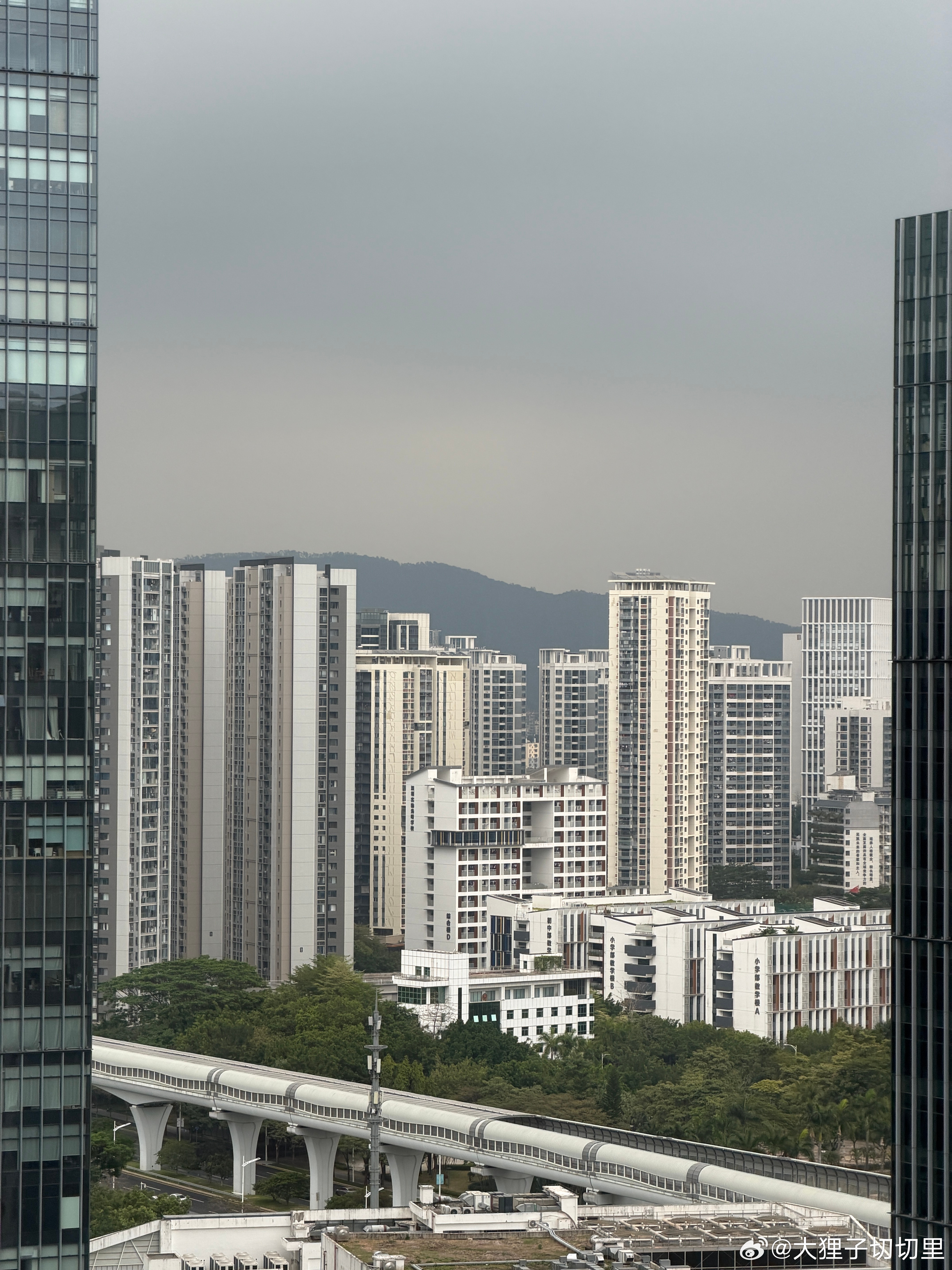 这天气看着又要下雨了，感觉今年的雨季来得比较晚诶！还记得去年三月初就一直在下，还