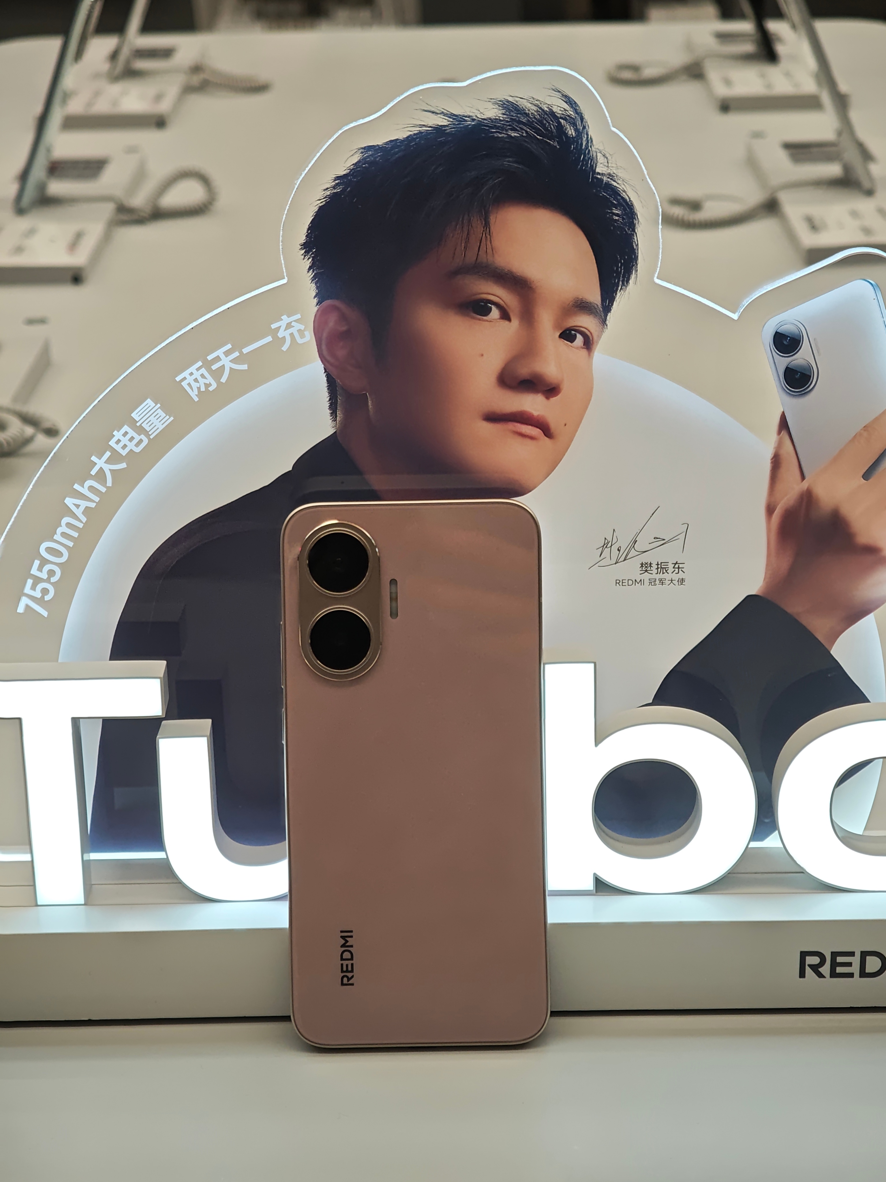 REDMI Turbo 4 Pro流金粉新配色？好看吗？[哆啦A梦吃惊]小米科技