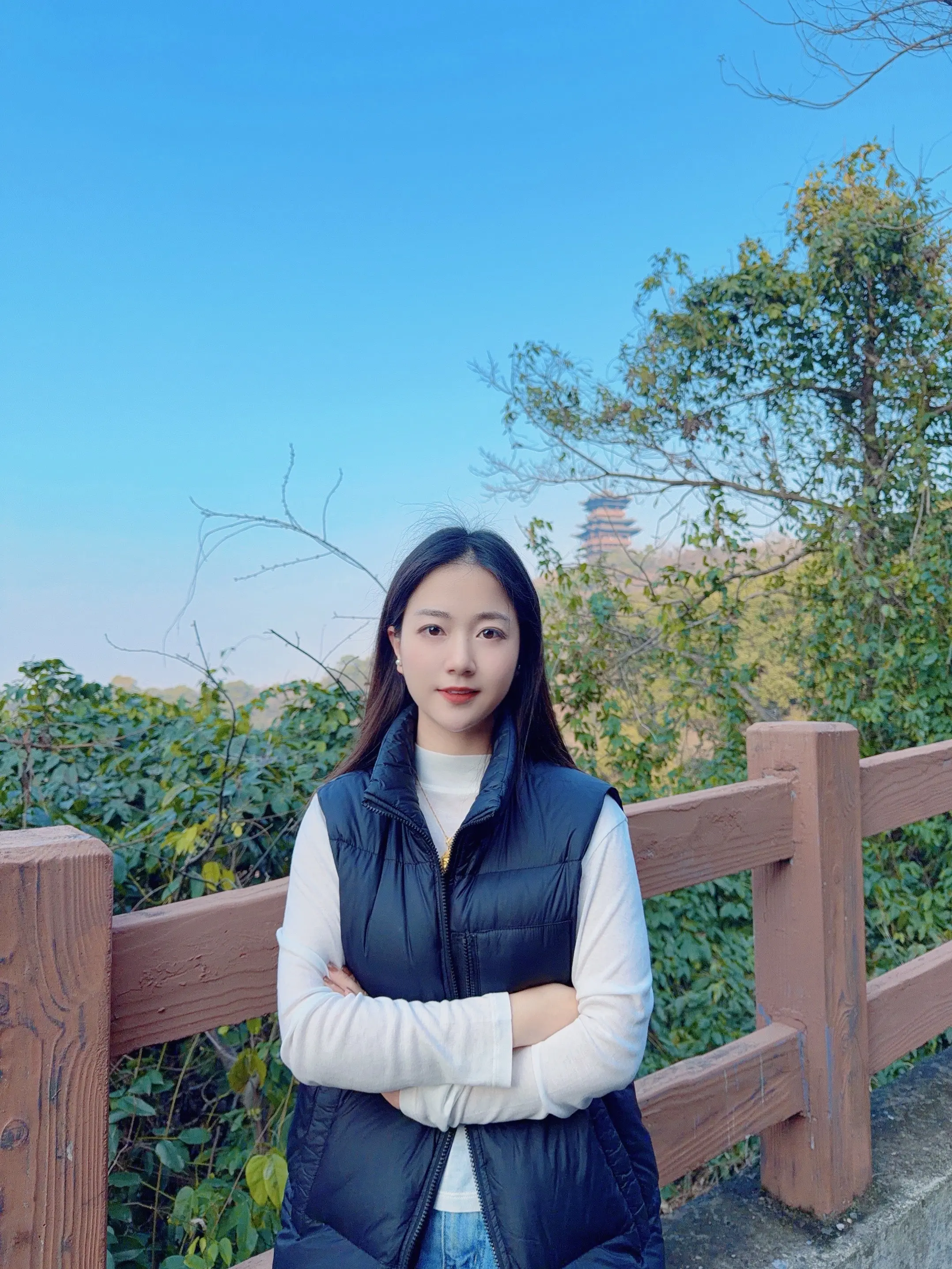 爱的底色是心疼和尊重，人的底色是有情有义。那些能处一辈子的关系从来不是...