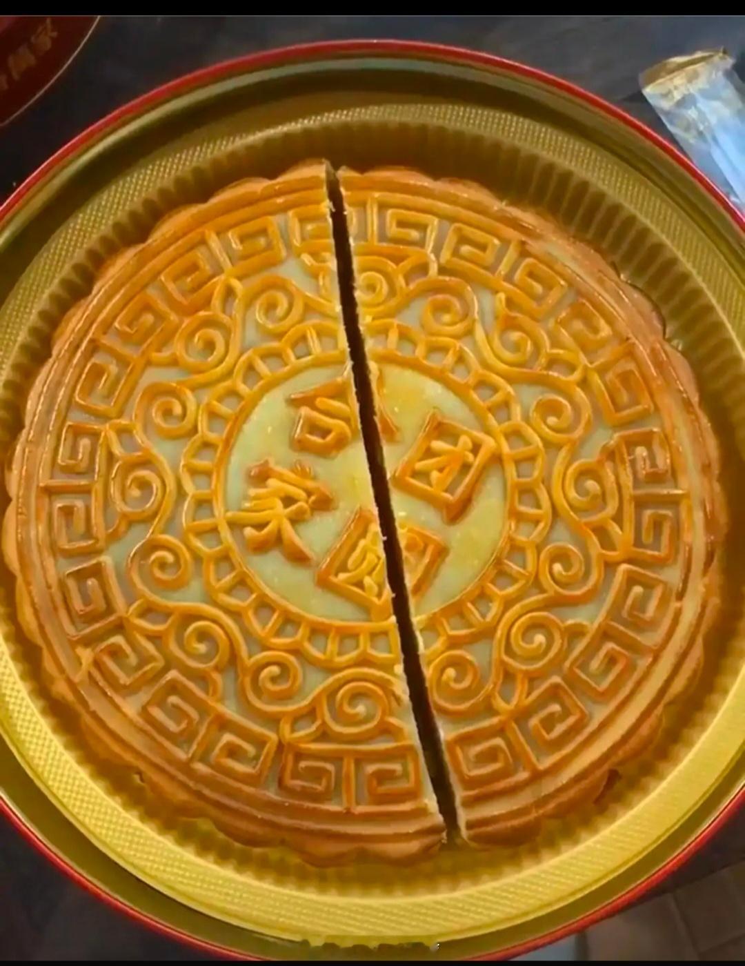 月饼名字是把配料表抄上去了吧 这属实有些“偷懒”了，给大家推荐几个文雅的：荷塘秋
