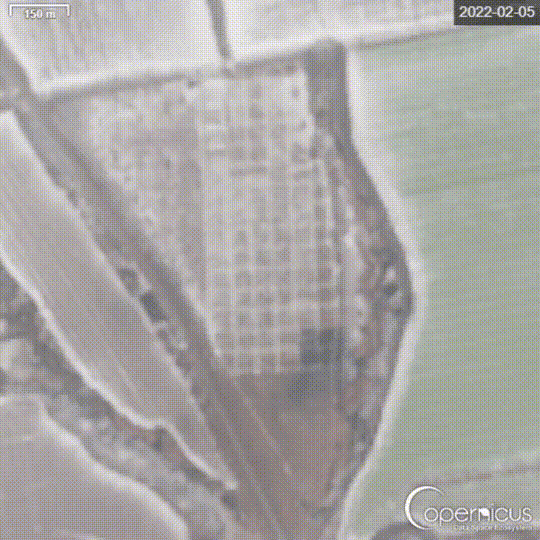 俄罗斯通过卫星分析了乌克兰扎波罗热州乌军控制区内的四座公共墓地的变化。

四块墓