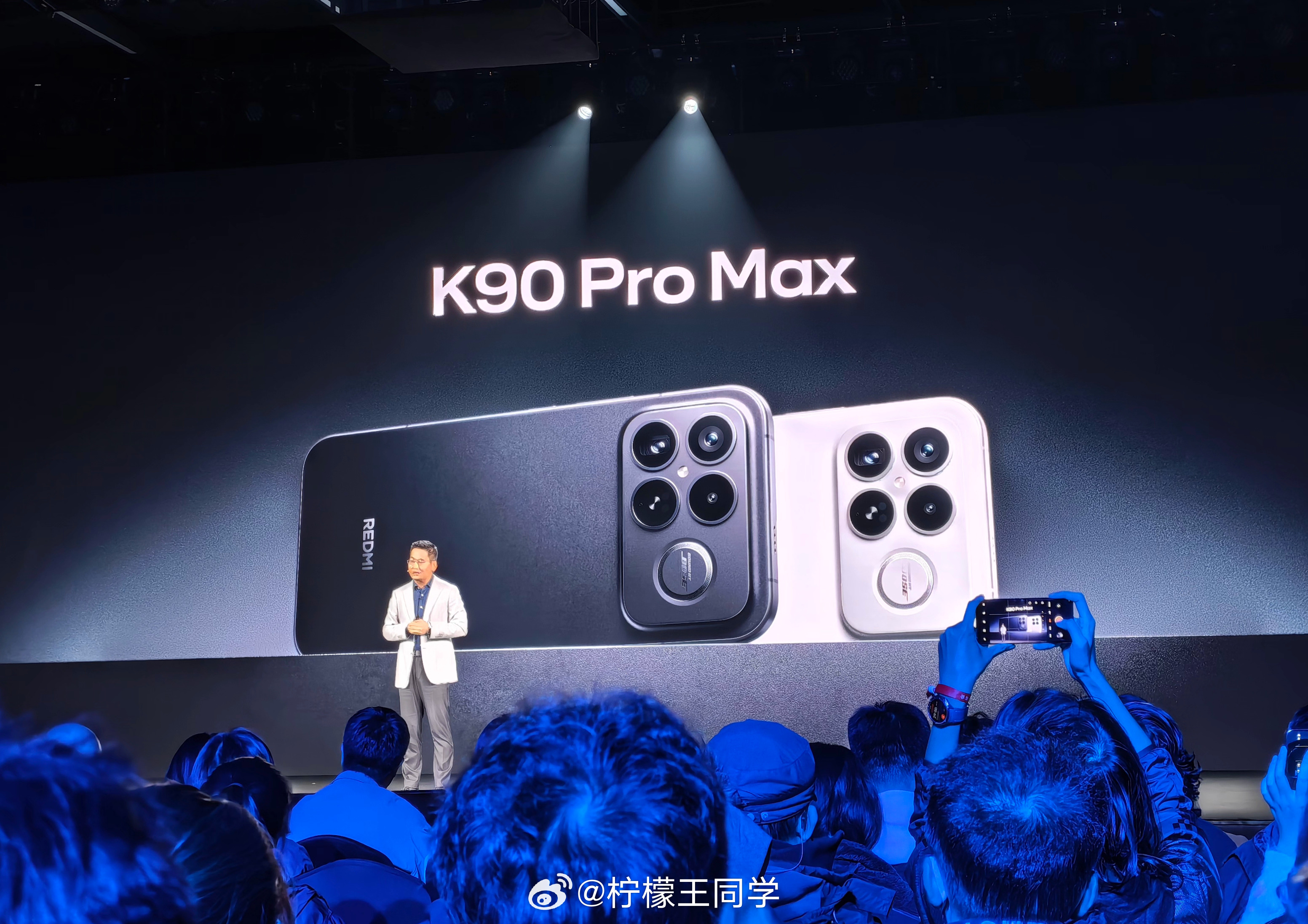 REDMI K90 Pro Max正式发布，一共有三种颜色，白色、黑色和丹宁色红