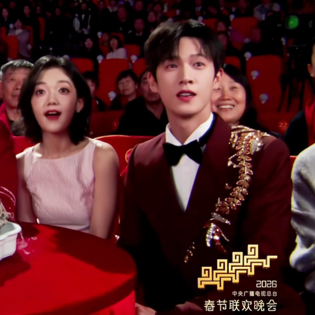 李昀锐扛住了春晚镜头1分钟是的  小林颜值就是这么抗打😎也是生图的神  他是我