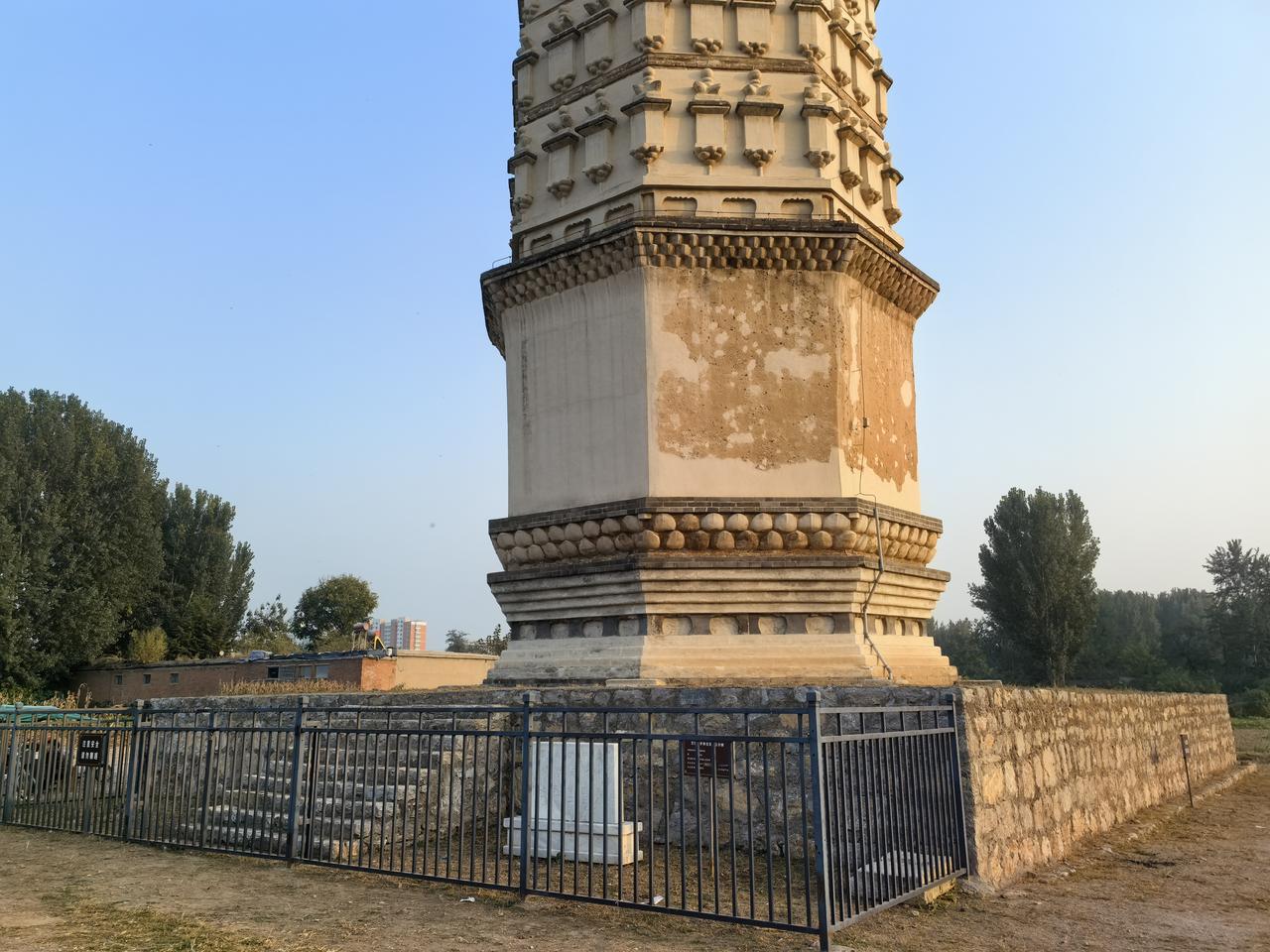 河北曲阳，乡野间遇见国宝古塔——修德寺塔。

始建于隋仁寿元年（公元601年），