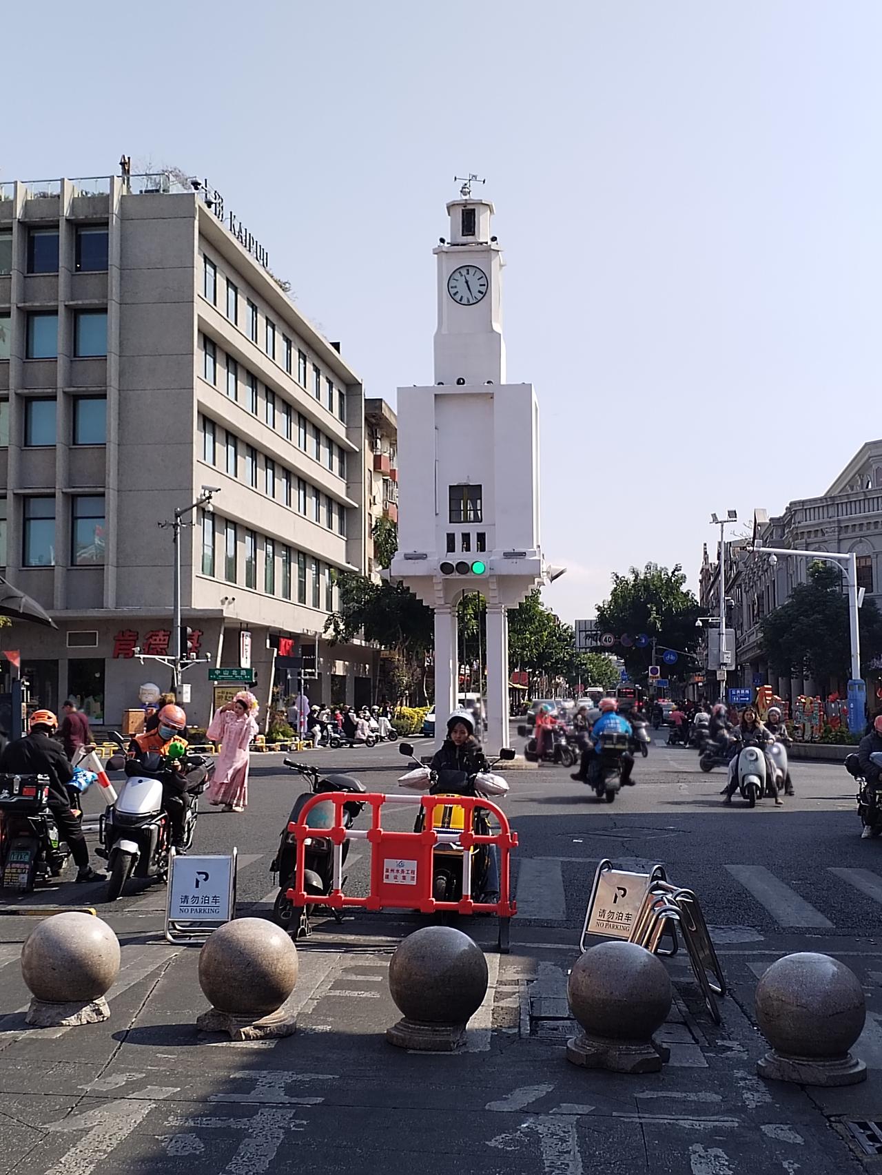 泉州古老的西街，“成都宽窄巷子”

昨天上午，迎着笑脸盈盈的太阳，来到了泉州著名