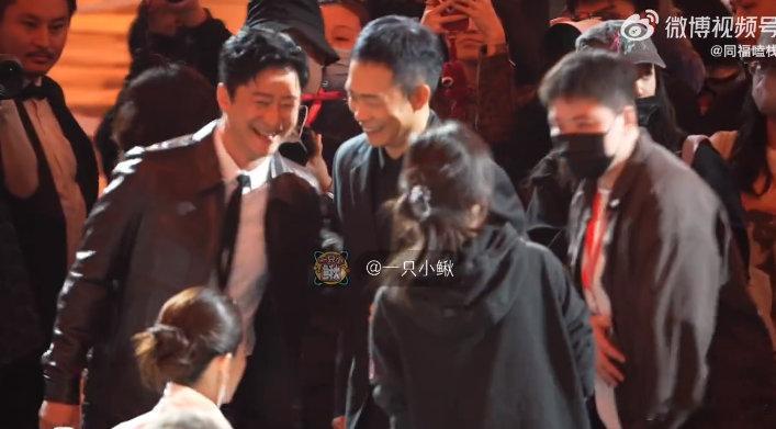 吴京第一个抱的男人还是死鬼 吴京在北影节第一个拥抱张译，这默契，不愧是多年好友，