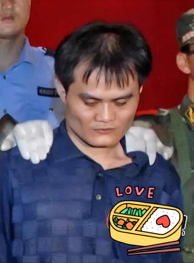 2008年，在执行死刑前，贩毒分子王川友低下了头，陷入了深深地沉思之中，镜头中的