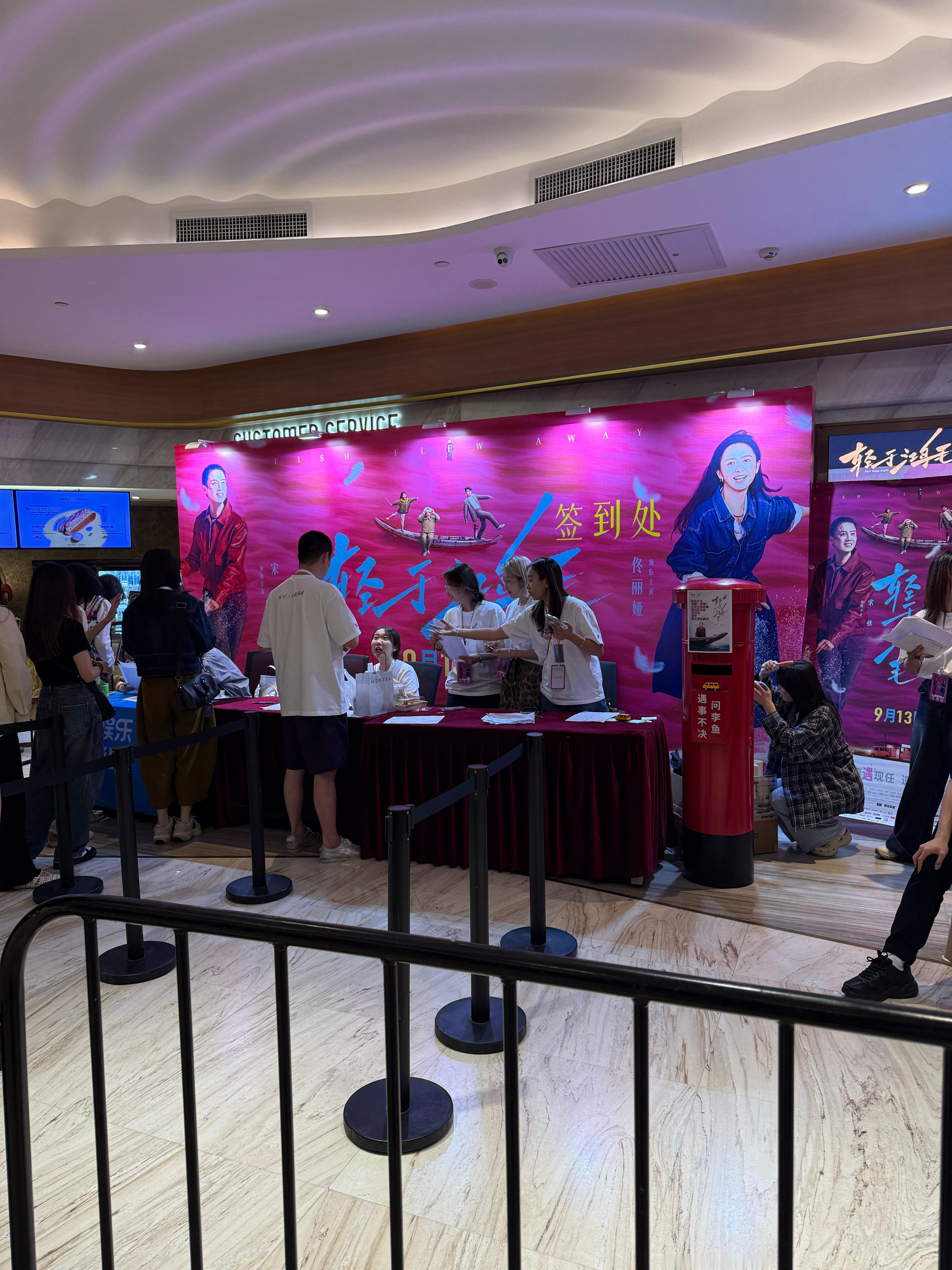 电影轻于鸿毛首映礼电影轻于鸿毛来参加电影《轻于鸿毛》北京首映礼啦，导演周铨、宋佳