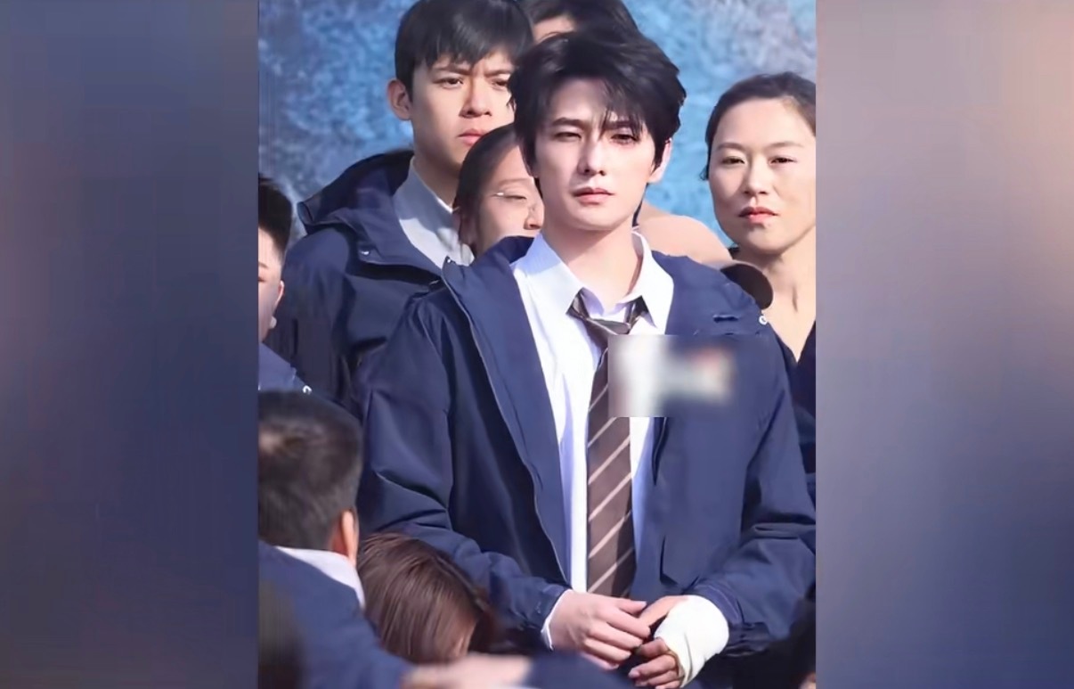 再红的演员也会被剧组套路 没想到名气再大也躲不过剧组的临时变动。陈都灵、杨洋、周