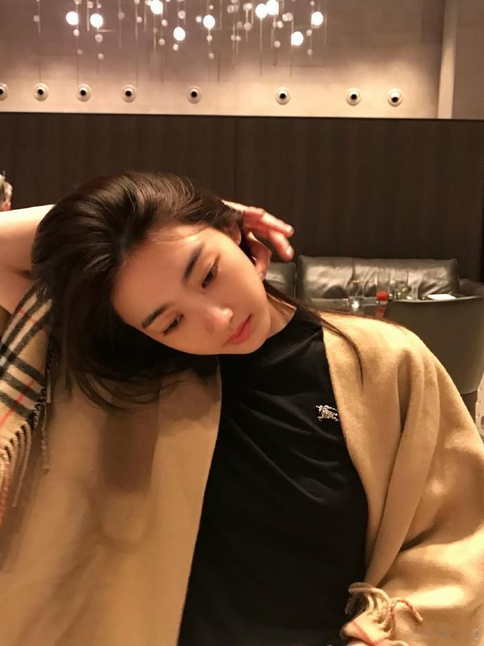 孙乐言奥斯卡出发伦敦时装周飞机偶遇孙乐言 从心动小屋里的打直球选手，到如今携手闯