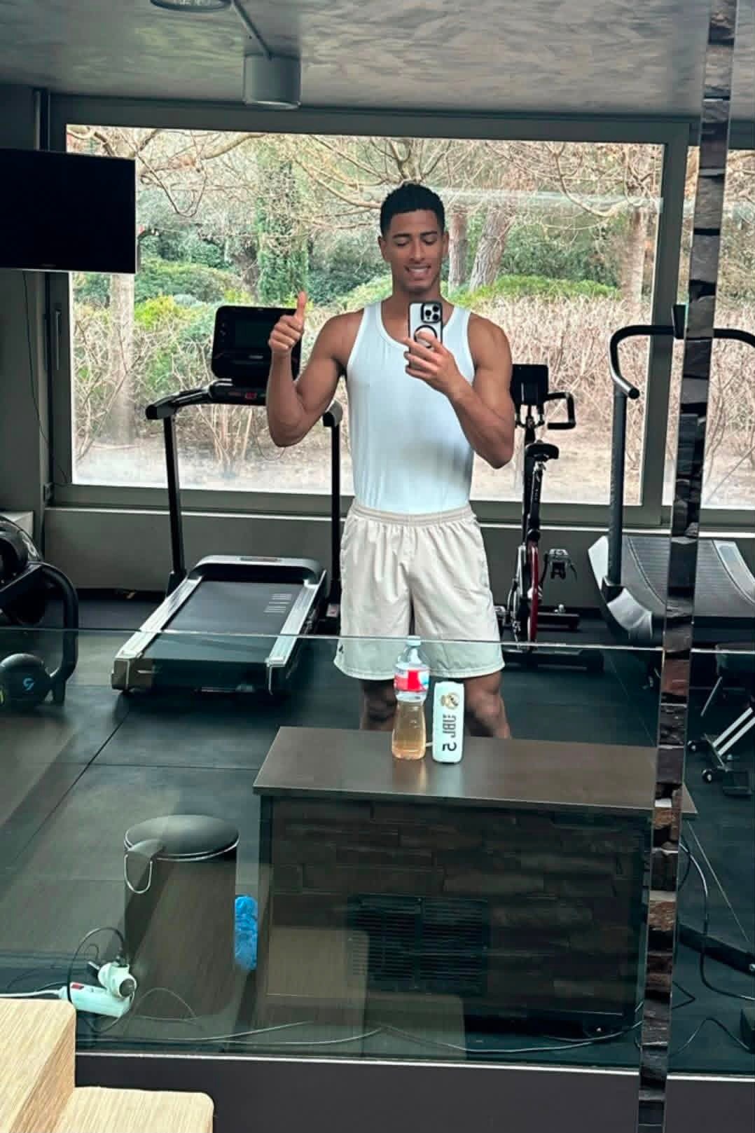 谁都难逃tinder系gym照 