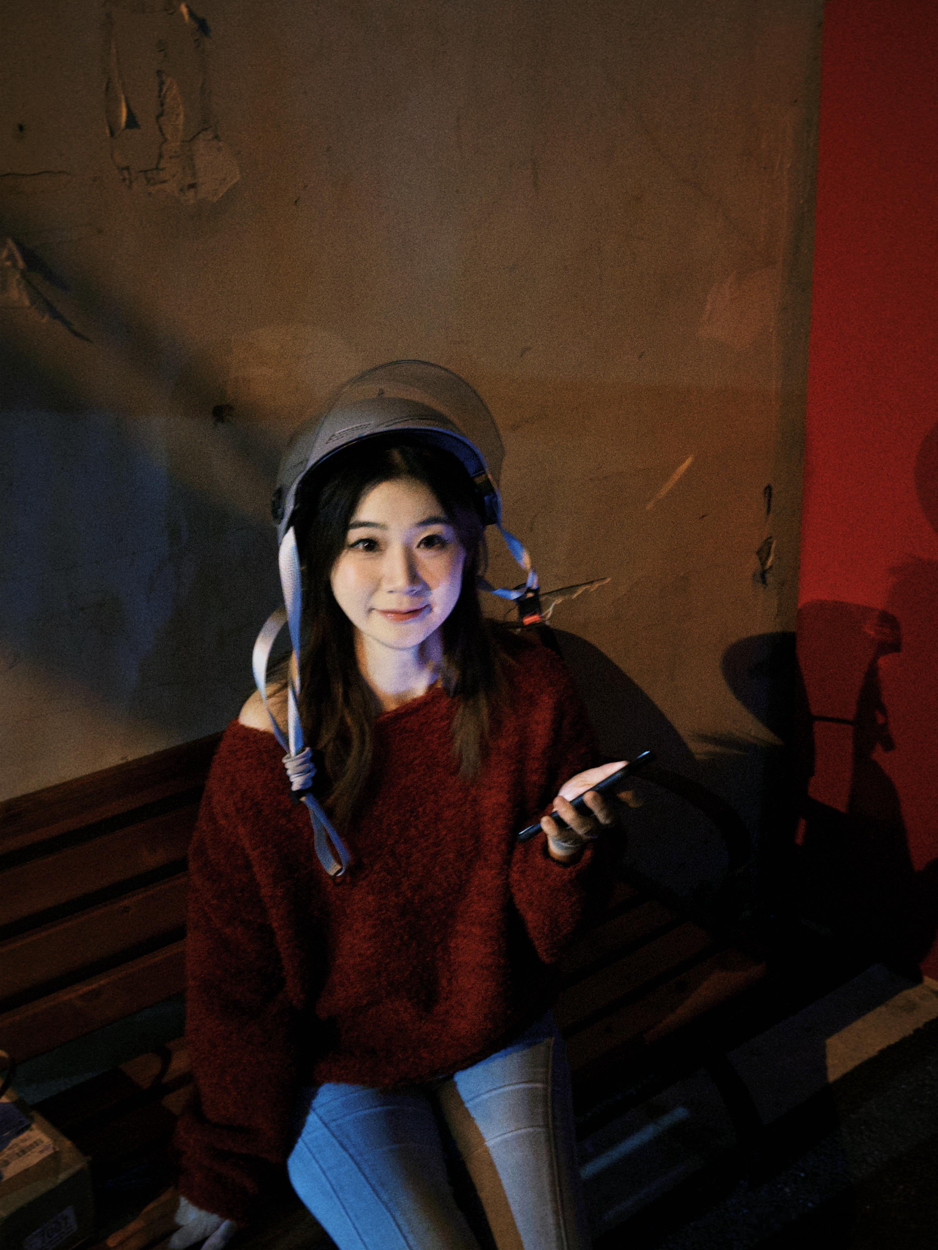 她一定比我成熟 