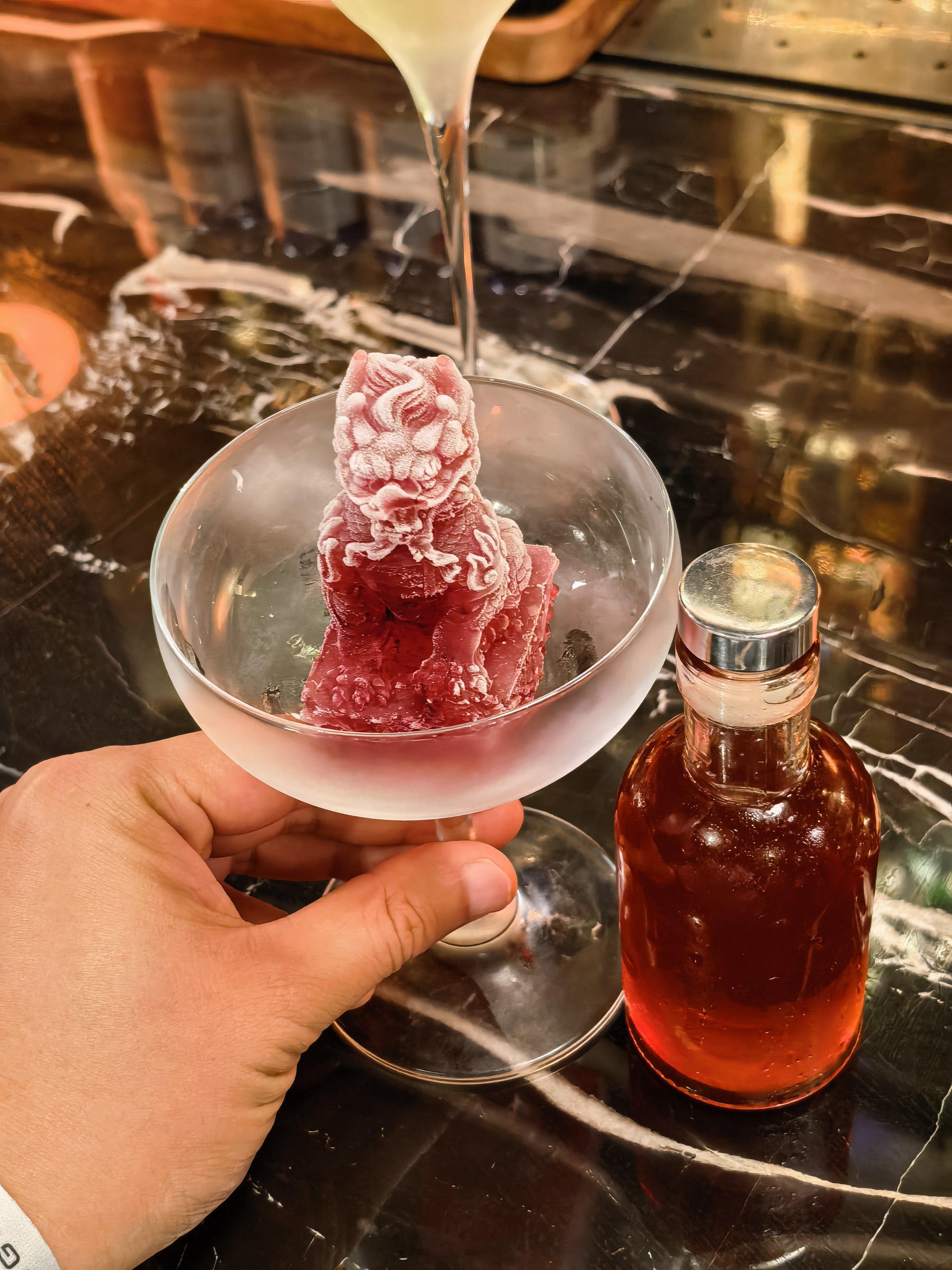 北京王府井文华东方酒店5楼MO Bar隐藏酒单中国风的3D立体冰雕鸡尾酒（180