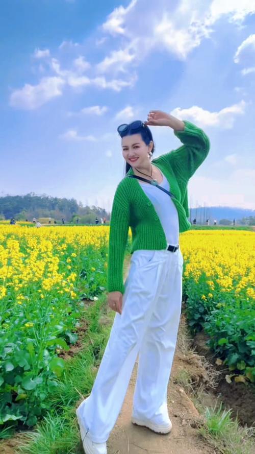 女人人性真相
一个美女她年轻的时候遇到有钱的男人，于是她对自己的价值产生了错判，