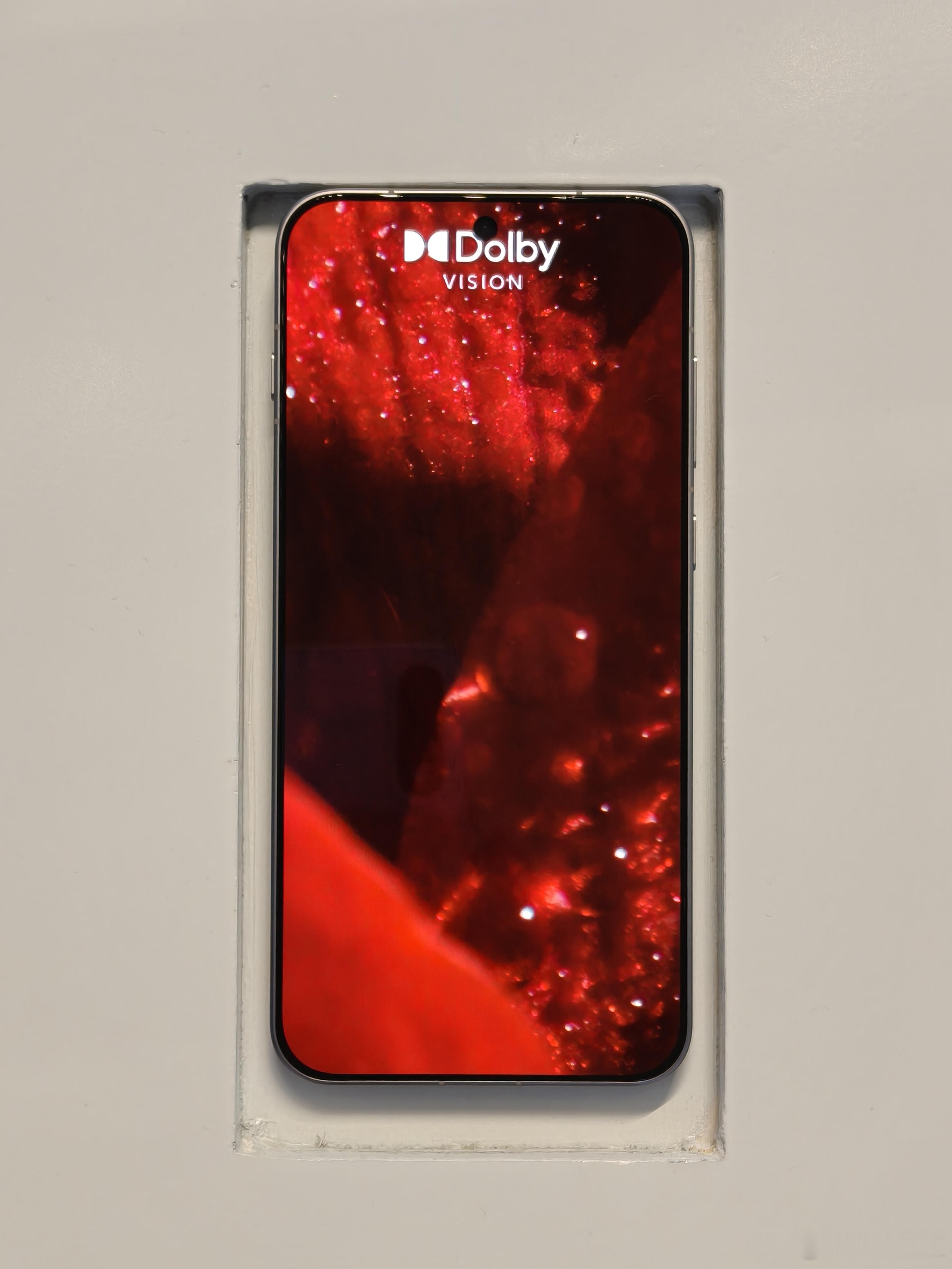 你们都在摸iPhone17，俺在摸OPPO还没发布的Find X9[偷笑][偷笑